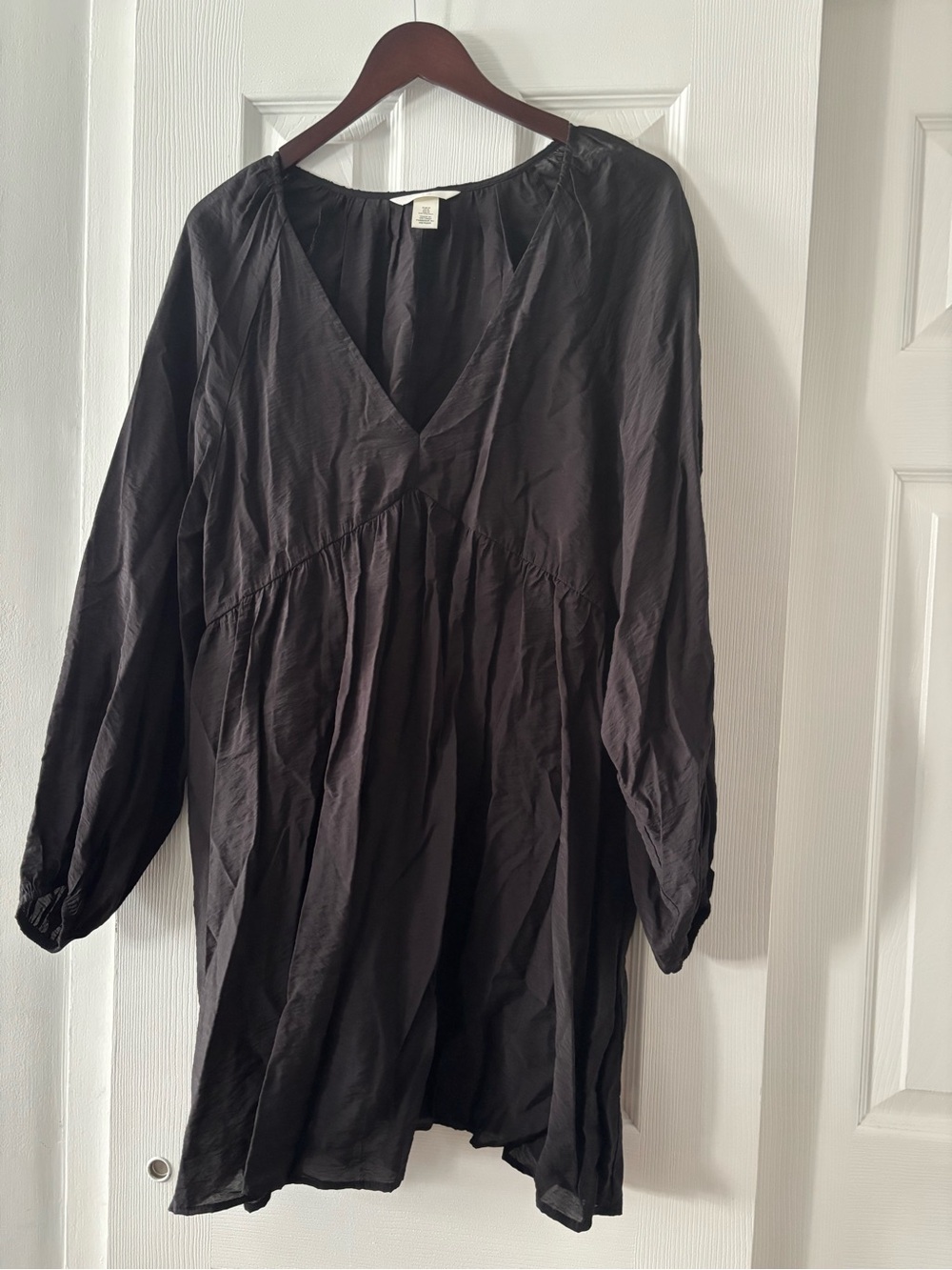 H&M Black V-Neck Long Sleeve Tunic Top